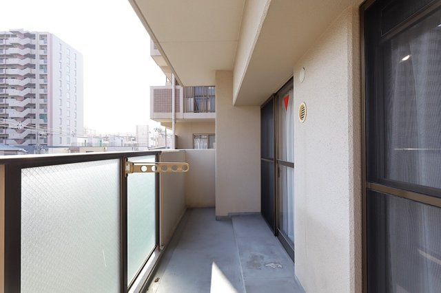 ルモン東加賀屋のバルコニー
