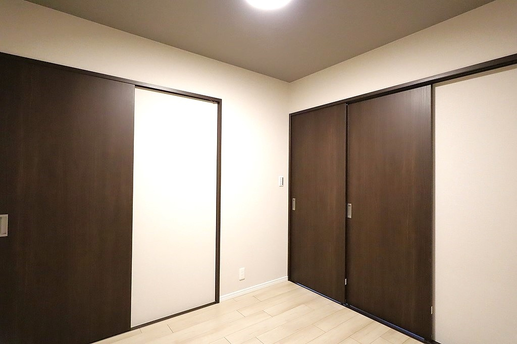 ルモン東加賀屋の洋室