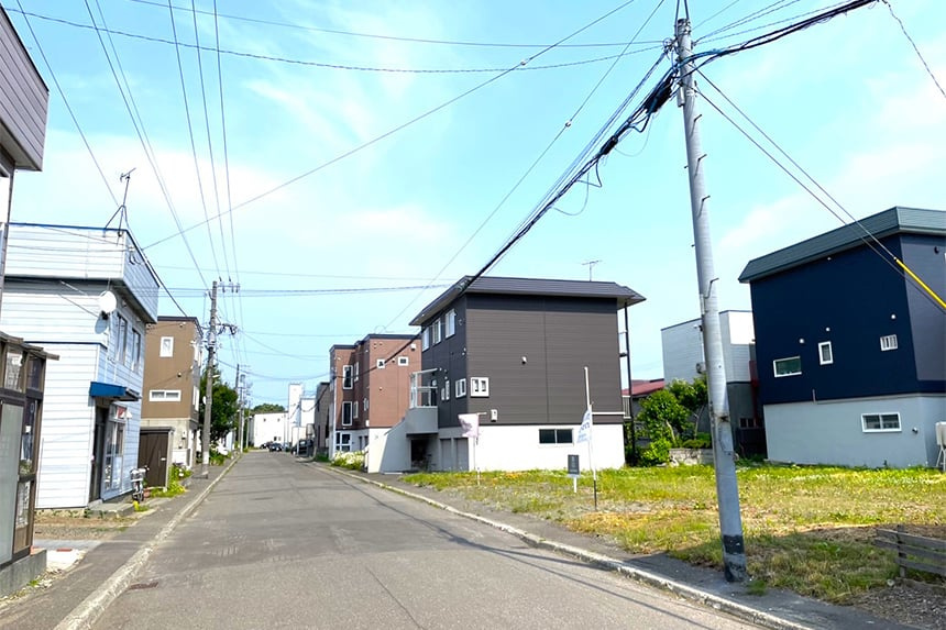 【建築条件付き】発寒17条3丁目　AB区画の前面道路含む現地写真