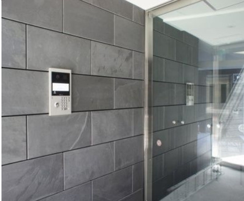 LUMIEC　UN　KAGURAZAKAのエントランス