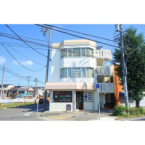 今居ビルの外観