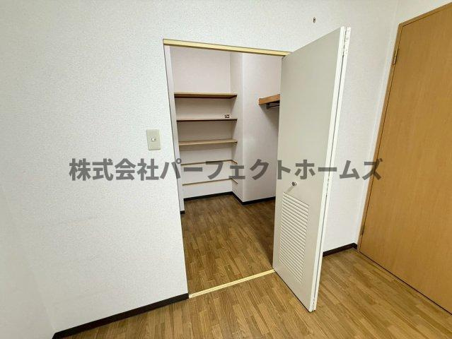 プレザント枚方の収納|ウォークインクローゼットです