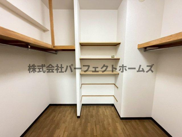 プレザント枚方の収納|ウォークインクローゼットです