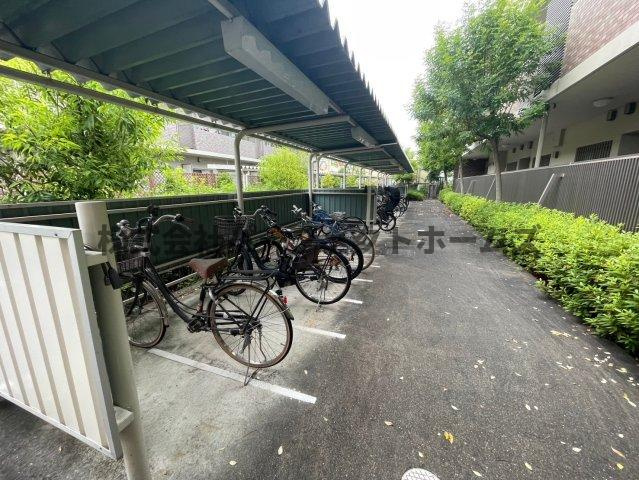 プレザント枚方のその他共用部分|駐輪スペースです