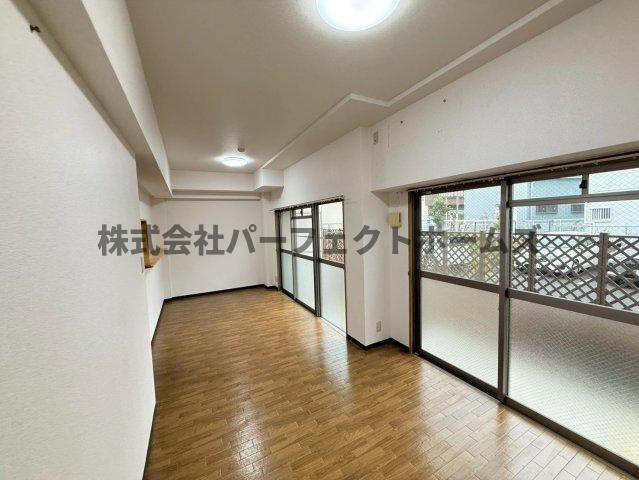 プレザント枚方の居間・リビング|リビングです