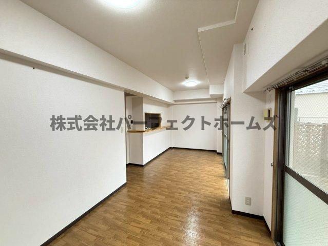 プレザント枚方の居間・リビング|ゆったりとした居間です