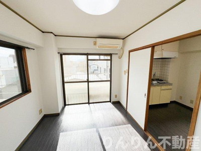 【居間・リビング】 | 仲之町ラバーズハウス | こちらの居間で趣味の時間をお楽しみください