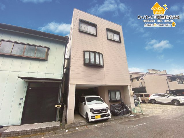 中古 戸建ての前面道路含む現地写真
