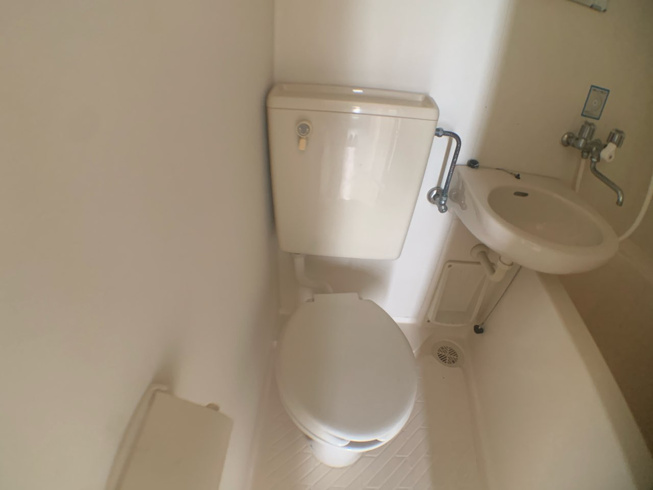 シンプルで掃除のしやすいシンプルなトイレです！