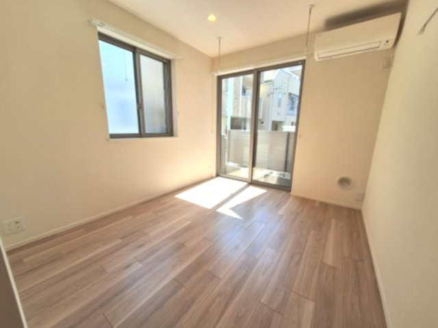 ラウレア中延の居間・リビング|５．３帖の洋室