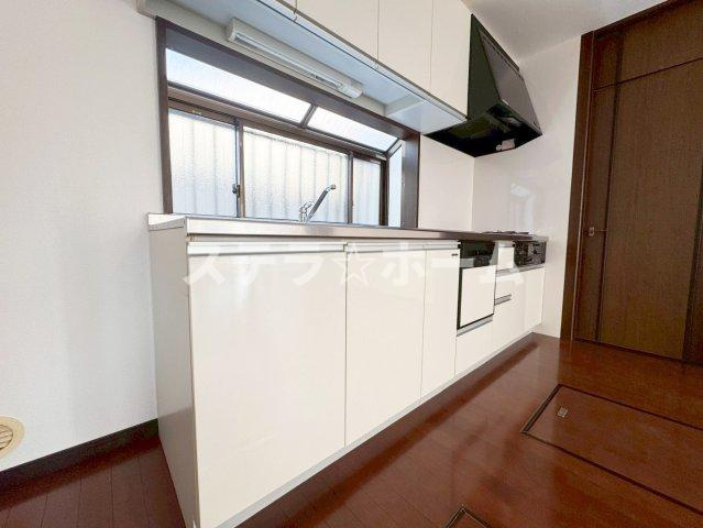 夕日丘2 中古戸建のキッチン|キッチンでお料理をお楽しみください