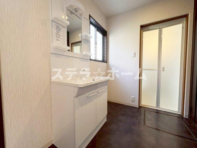 夕日丘2 中古戸建の独立洗面台|独立洗面台、朝の身支度には欠かせません