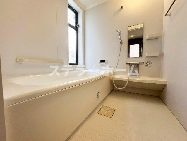 夕日丘2 中古戸建の浴室|コンパクトで使いやすいお風呂です