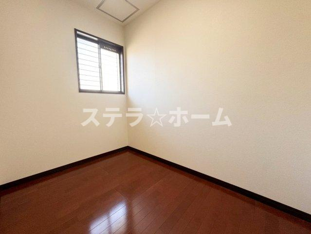夕日丘2 中古戸建の洋室|明るい洋室です