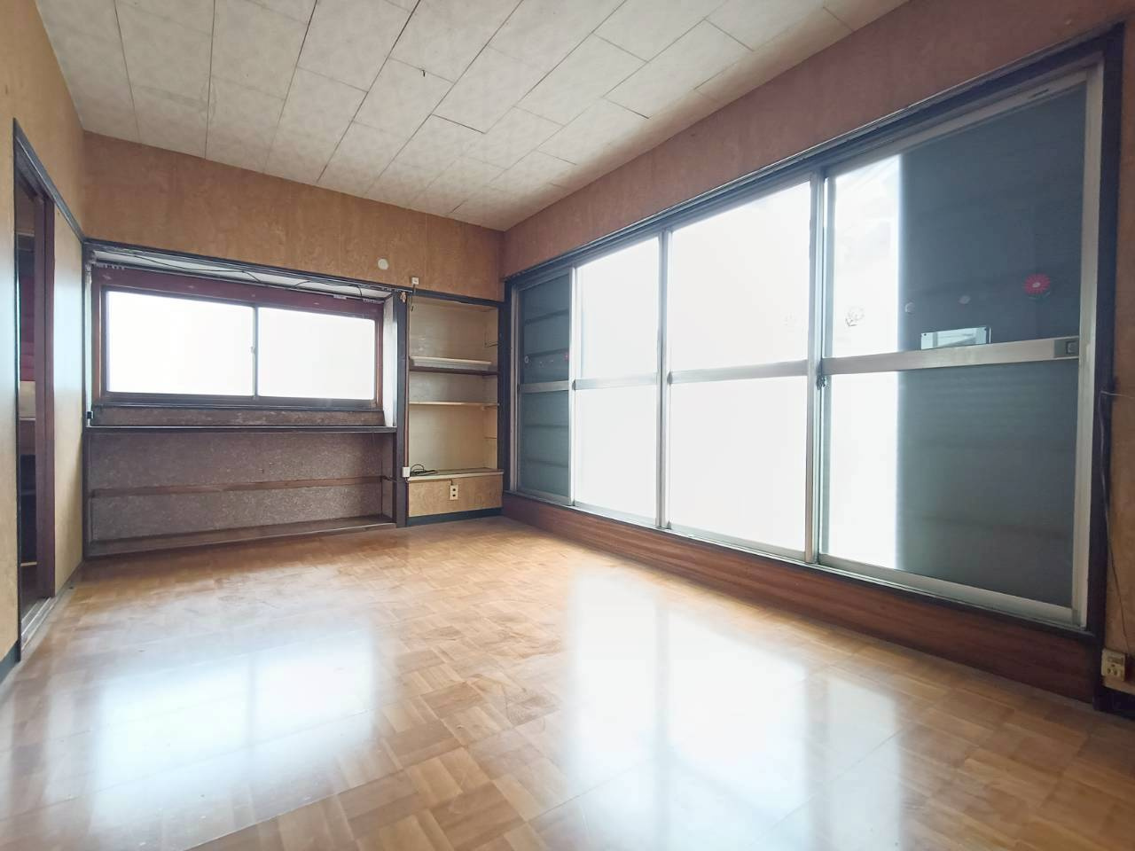 三郷市　新和4丁目　中古戸建の洋室|落ち着いた色調の洋室です