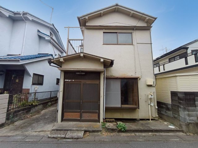 三郷市　新和4丁目　中古戸建の外観|落ち着いた街並みに調和するモダンな外観