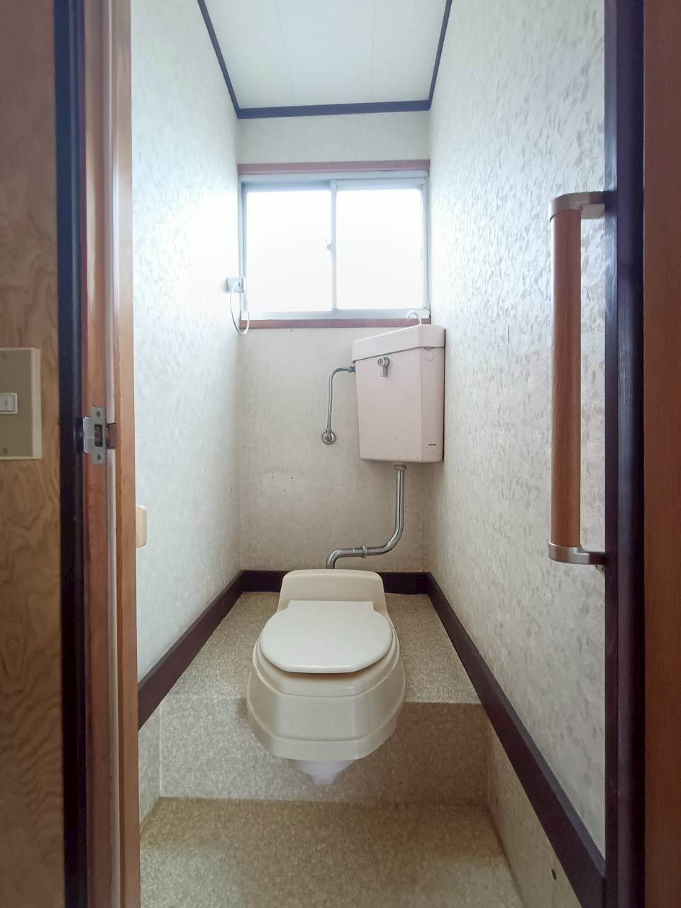 三郷市　新和4丁目　中古戸建のトイレ|清潔感のあるトイレです