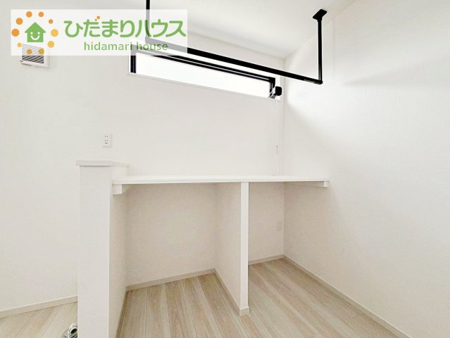 【脱衣所】 | つくば市高野3期　新築戸建　2号棟 | ゆったりとした洗面所で、忙しい朝の支度もストレスなくできますね♪