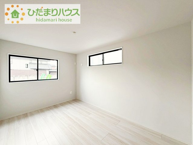 【洋室】 | つくば市高野3期　新築戸建　2号棟 | 広めの主寝室は、ベッドの他にもパソコンデスクやドレッサーなども置けちゃいます(*^-^*)