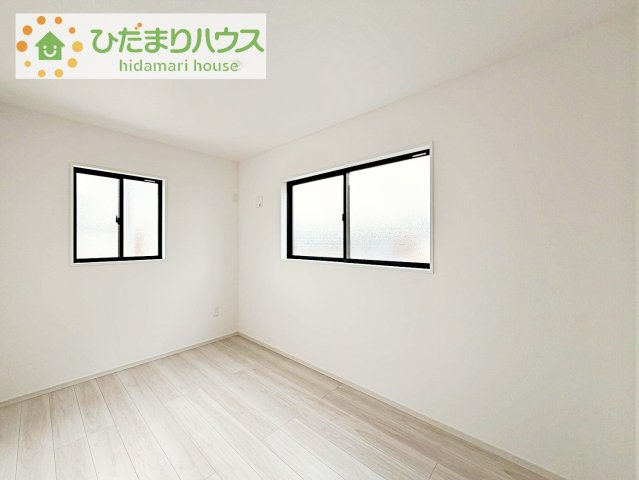 【洋室】 | つくば市高野3期　新築戸建　2号棟 | お掃除しやすく、清潔感を保てるのでダニも発生しにくいフローリング♪