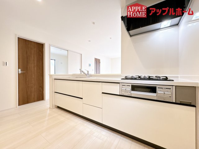 [新築住宅] 鴻巣市松原 全7棟のキッチン|見栄えもよくお手入れもスムーズに出来ます。豊富な収納力もございますので、キッチンスペースをスッキリとお使い頂けそうです。