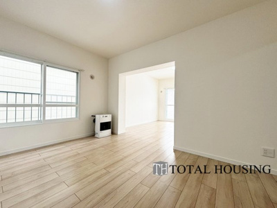 【居間・リビング】 | トーカンマンション第3中の島 | 温もりある自然光を感じていただけるリビングです。飽きのこないナチュラルなデザインの空間は、色褪せることのない心地良さを作ります。