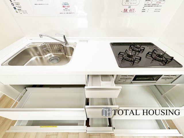 【キッチン】 | トーカンマンション第3中の島 | 料理を楽しむキッチンスペース。使いやすさと心地よい暮らしを追及し、愛着を持って使い続けられる空間へ。