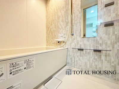 【浴室】 | トーカンマンション第3中の島 | アクセントパネルで落ち着きのある雰囲気を演出したバスルーム♪毎日の疲れを癒やすバスタイムをお楽しみ下さい！