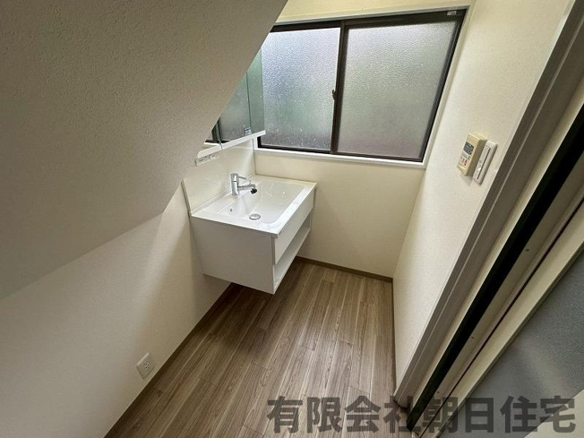 【独立洗面台】 | 西津田10丁目中古戸建 | 朝の身支度には欠かせない独立洗面化粧台