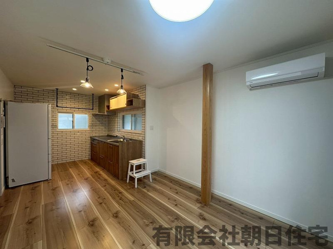 【居間・リビング】 | 西津田10丁目中古戸建 | ゆったりとした居間です