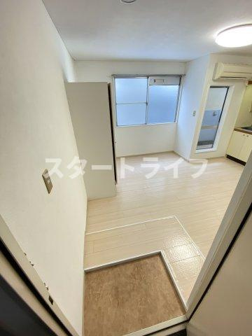 大阪市淀川区三国本町１丁目の賃貸マンションの玄関