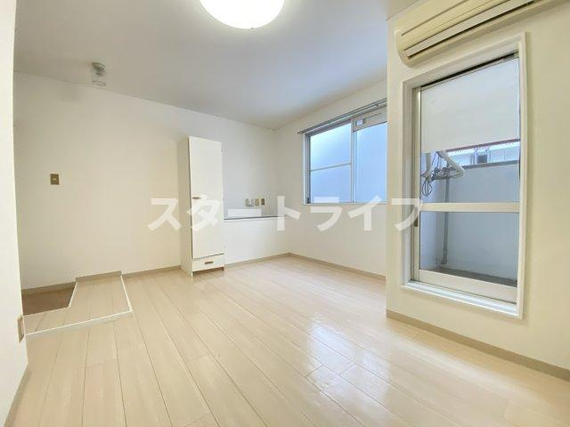 大阪市淀川区三国本町１丁目の賃貸マンションの居間・リビング