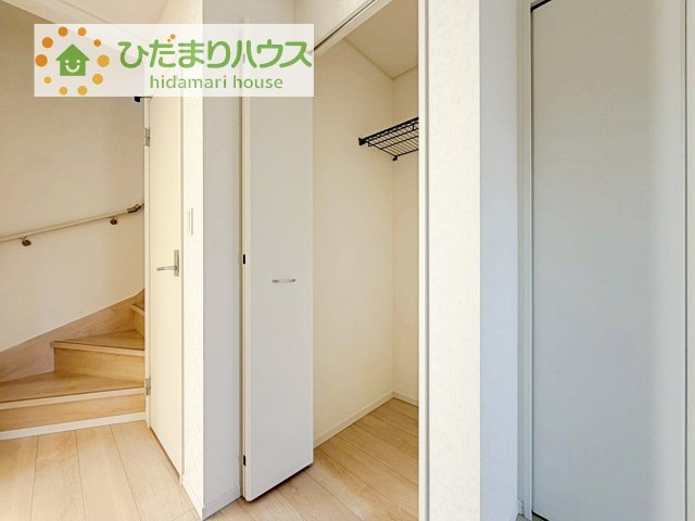【収納】 | 土浦市並木第15　新築戸建　2号棟 | 便利な廊下収納があるので掃除機や買いだめする洗面所用品はもちろん、箱買いしたペットボトルまでしまえます(^^)