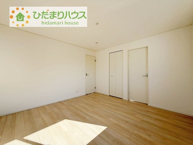 【寝室】 | 土浦市並木第15　新築戸建　2号棟 | 広めの主寝室は、ベッドの他にもパソコンデスクやドレッサーなども置けちゃいます(*^-^*)