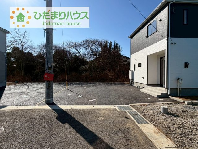 【駐車場】 | 土浦市並木第15　新築戸建　2号棟 | ゆったりとしたカースペースで、ファミリーカーや軽自動車もラクラク駐車出来ますね♪