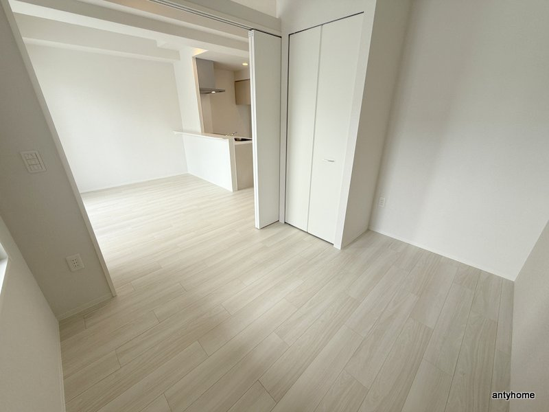 コンフォリア・リヴ大阪本町　仲介手数料無料の洋室