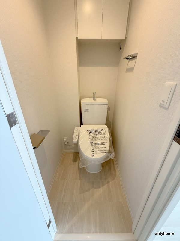 コンフォリア・リヴ大阪本町　仲介手数料無料のトイレ