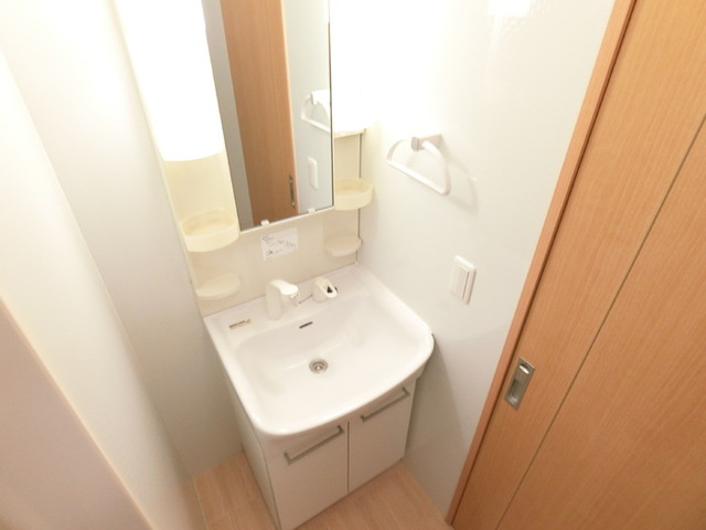 セジュール三橋　５の洗面所|独立洗面台です。