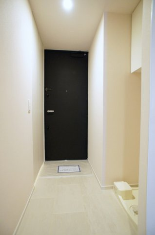 プライムメゾン早稲田通りの玄関