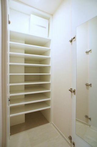 プライムメゾン早稲田通りの収納|シューズクロゼット