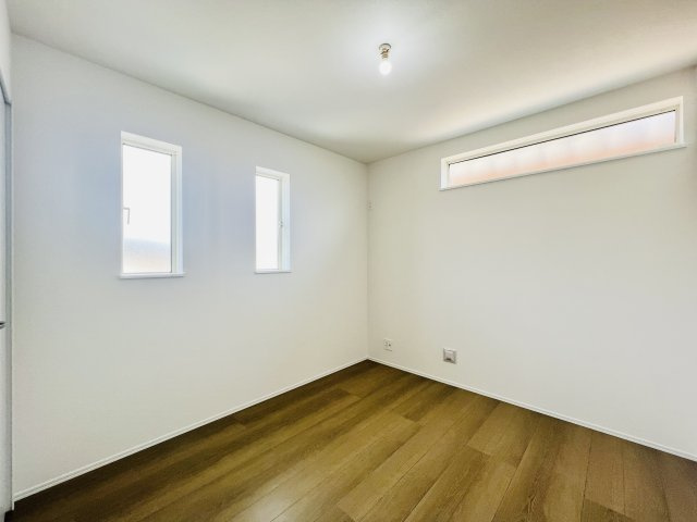 高崎市石原町の洋室|お子様の一人部屋デビューにも最適♪