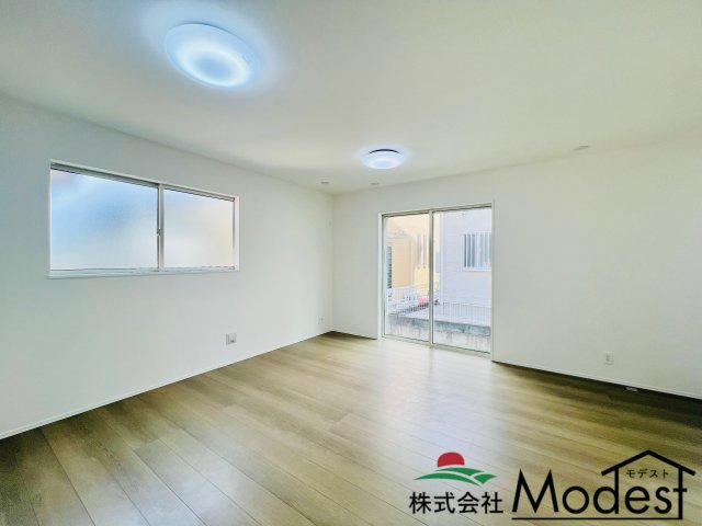 高崎市石原町の居間・リビング|明るく開放的な16帖リビング♪