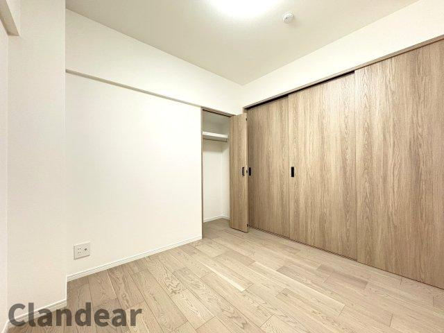 日商岩井宇喜田町マンションの洋室|ドキドキの新生活も、安心してスタート。ぴったりの住まいを見つけませんか？クランディアが一緒に住まい選びをサポートします‼　まずは、お気軽にお問合せください　＃クランディア