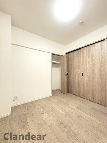 日商岩井宇喜田町マンションの洋室|ドキドキの新生活も、安心してスタート。ぴったりの住まいを見つけませんか？クランディアが一緒に住まい選びをサポートします‼　まずは、お気軽にお問合せください　＃クランディア