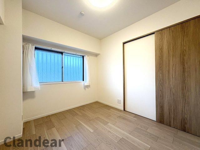 日商岩井宇喜田町マンションの洋室|ドキドキの新生活も、安心してスタート。ぴったりの住まいを見つけませんか？クランディアが一緒に住まい選びをサポートします‼　まずは、お気軽にお問合せください　＃クランディア