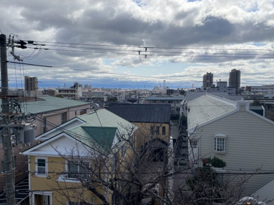 【展望】 | 六甲ハイツ | 眺望
前面に高い建物がなく、視線が抜ける開放的な眺望。
3階部分ならではの心地よい景色が広がります。