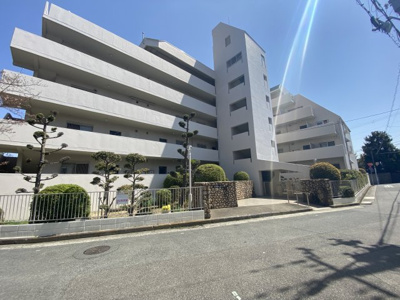 【外観】 | 六甲ハイツ | 六甲ハイツ
南西の角地に立地、ペット飼育可能（制限なし）マンション