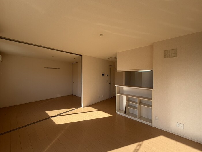 桜井市大字粟殿のアパートの居間・リビング