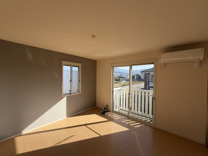 桜井市大字粟殿のアパートの洋室