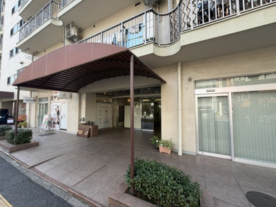 【エントランス】 | ファミール本郷 | ゆとりのあるエントランスです